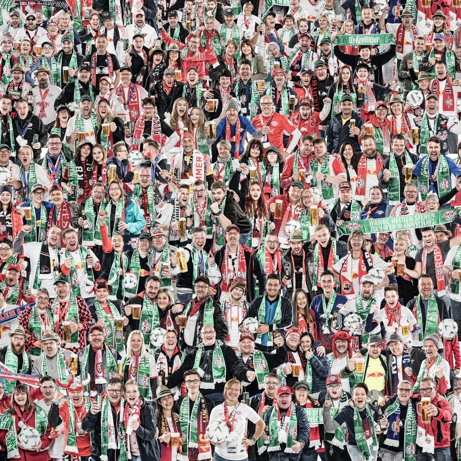 Collage aus zahlreichen Menschen in Ur-Krostitzer und RB Leipzig Fan Ausrüstung.